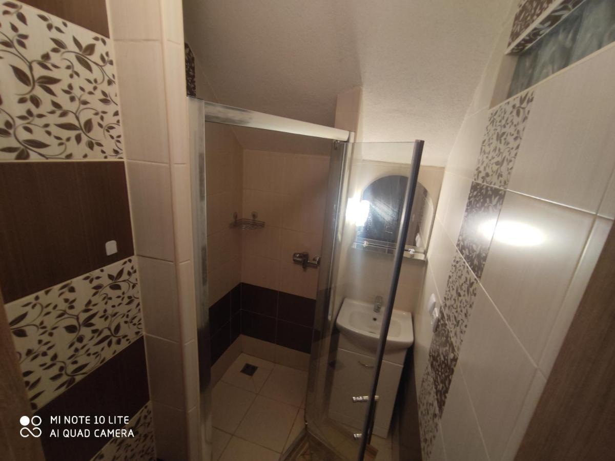 Apartman Lucky 5 Izbovy Rodinny Dom Eksteriør bilde